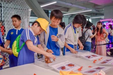 深圳市怡景小学4-6年级开展万思未来馆研学活动