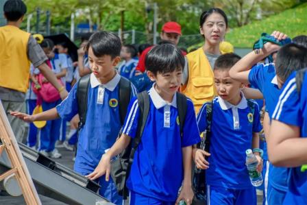 深圳市怡景小学4-6年级开展万思未来馆研学活动