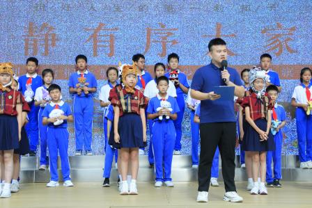 “安静有序大家美”——深圳市仙桐实验小学举行“静少年”主题升旗仪式