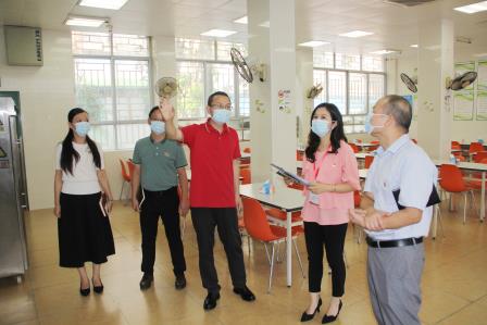 罗湖区第三责任区督学到深圳市南湖小学开展校园环境建设专项督导工作