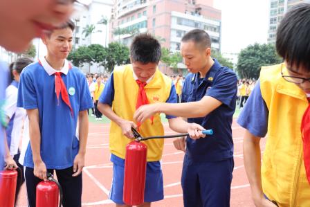 安全记于心，消防践于行——翠园文锦中学消防安全进校园暨消防应急疏散演练活动