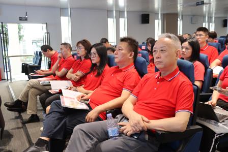 聚力淬新创奇迹，乘势以驰续辉煌——翠园文锦中学2024-2025学年度初三教育教学工作会议
