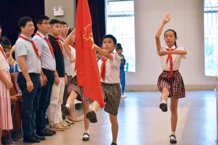 深圳市螺岭外国语实验学校纪念少先队建队75周年主题活 动暨第二批少先队入队仪式