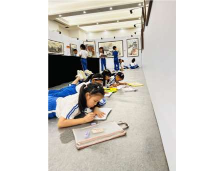 松风有幸丹青绘盛世 泉韵无限翰墨颂华章 ——深圳市松泉实验学校开展“请进来的每周半天实践课程”暨“壮丽江山・时代画卷” 主题绘画展
