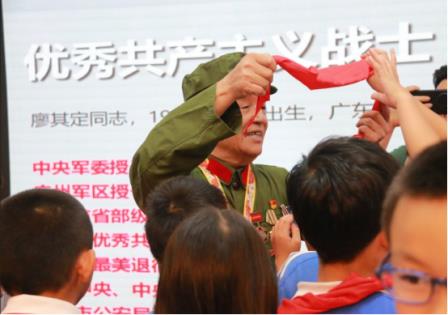 赓续红色基因，听英雄讲战地故事——对越自卫反击战英雄廖其定走进罗芳小学