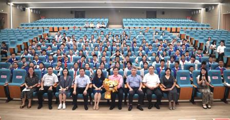 智启未来：知名学者祝智庭走进桂园中学，引领师生探索人工智能大模型的奇妙