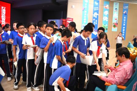 智启未来：知名学者祝智庭走进桂园中学，引领师生探索人工智能大模型的奇妙