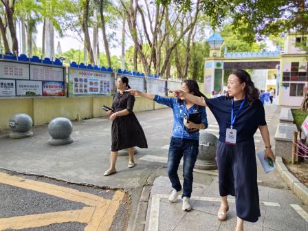 罗湖区第七责任区督学到景园实验小学开展“校园环境建设”专项督导工作