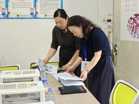 罗湖区第七责任区督学到景园实验小学开展“校园环境建设”专项督导工作