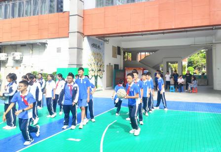 罗湖区第二责任区督学到布心中学开展校园环境专项督导工作