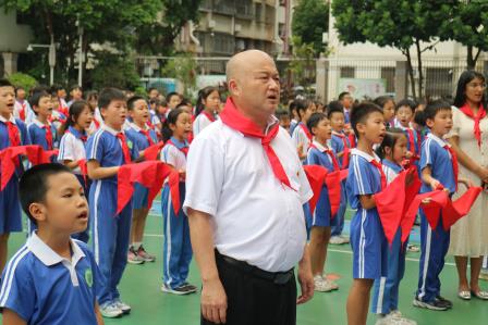 红领巾飘扬，祖国未来在望——深圳市向西小学举行“红领巾爱祖国”少先队入队仪式