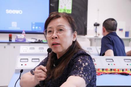  数字化赋能教学    让教育更“智慧”—— 布心中学开展数字化赋能教学主题培训