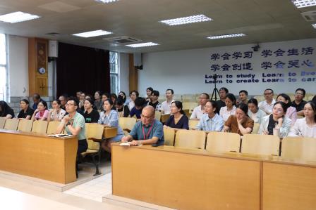 经验共分享，交流促成长——“区名班主任工作室”杨梅芳老师班主任分享会