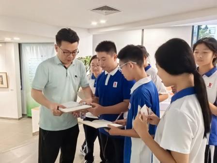 “问道以美·一路丹青”艺术盛宴在布心中学圆满举行