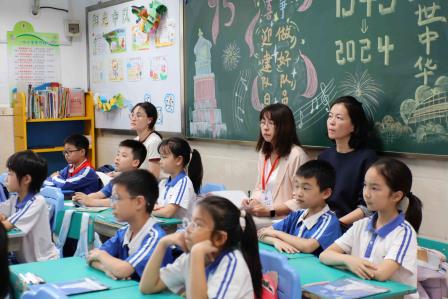 罗湖区第八责任区督学到罗湖小学开展“中小学校园环境建设”专项督导工作
