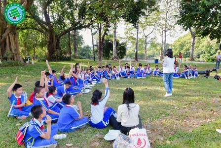 洪湖小学五年级学子探秘公园之美，“读行”课堂绽放创意光彩