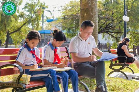洪湖小学五年级学子探秘公园之美，“读行”课堂绽放创意光彩