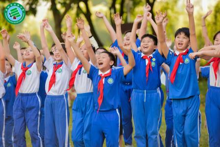 洪湖小学五年级学子探秘公园之美，“读行”课堂绽放创意光彩
