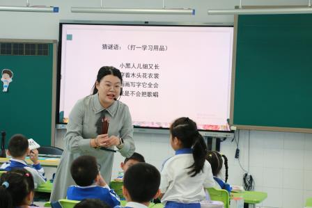 罗湖区教科院专家团队走进深圳市笋岗小学开展“百人听千课”活动