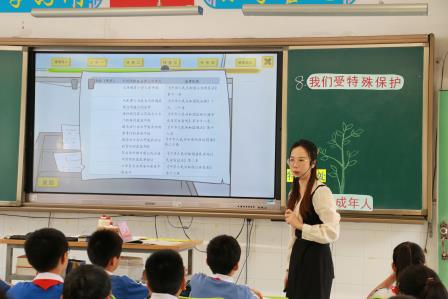 罗湖区教科院专家团队走进深圳市笋岗小学开展“百人听千课”活动