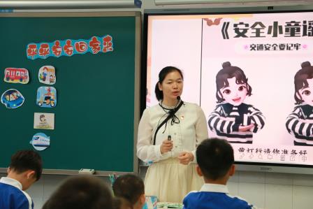 罗湖区教科院专家团队走进深圳市笋岗小学开展“百人听千课”活动