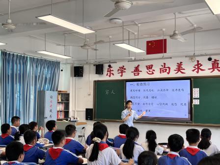 罗湖区“百人听千课”教研专家团队到深圳市洪湖小学指导工作