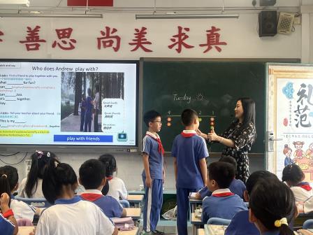 罗湖区“百人听千课”教研专家团队到深圳市洪湖小学指导工作