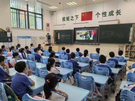 红色电影进校园 老少同声颂党恩 —— 翠北实验小学红色电影教育季纪实