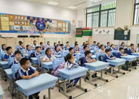 红色电影进校园 老少同声颂党恩 —— 翠北实验小学红色电影教育季纪实