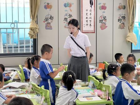 课堂精把脉，研磨促成长——罗湖区“百人听千课”教研活动走进莲塘小学