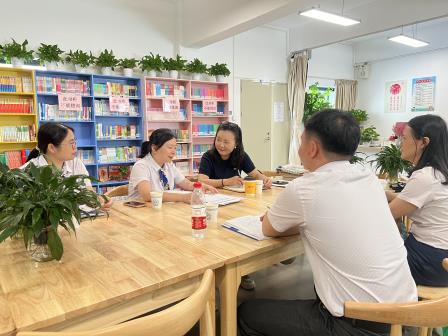 课堂精把脉，研磨促成长——罗湖区“百人听千课”教研活动走进莲塘小学