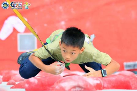 不畏强手遮望眼  誓登全南最高层 ——罗湖区攀岩队在2024全国青少年U系列攀岩联赛（江西全南站）中表现不俗