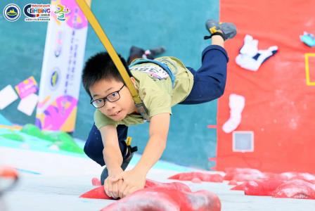 不畏强手遮望眼  誓登全南最高层 ——罗湖区攀岩队在2024全国青少年U系列攀岩联赛（江西全南站）中表现不俗
