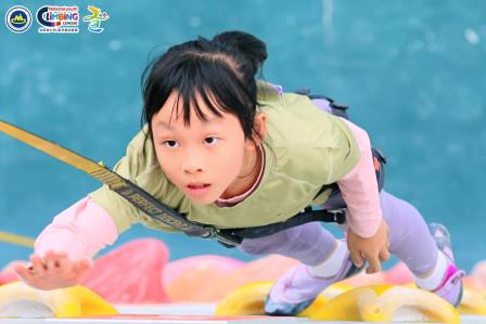 不畏强手遮望眼  誓登全南最高层 ——罗湖区攀岩队在2024全国青少年U系列攀岩联赛（江西全南站）中表现不俗