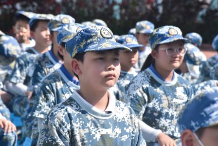 团队协作 合作共赢——人民小学开展四至六年级校外社会实践活动