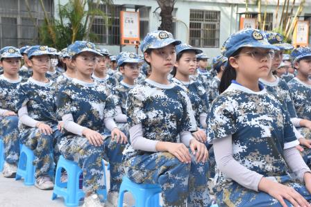 团队协作 合作共赢——人民小学开展四至六年级校外社会实践活动
