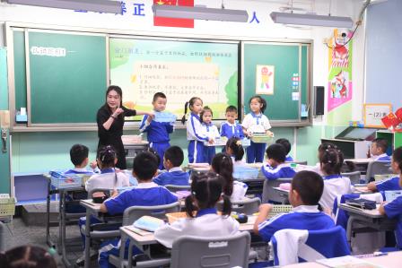 罗湖区教科院教研团队走进桂园小学开展“百人听千课”活动