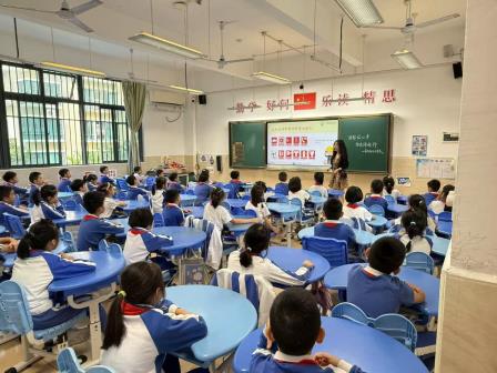 锦田小学第九周升旗仪式暨《消防安全记心间》主题班队课顺利举行