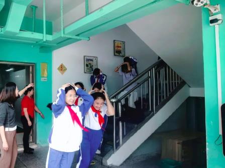 深圳市怡景小学开展防震减灾应急疏散演练