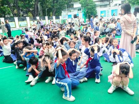 深圳市怡景小学开展防震减灾应急疏散演练