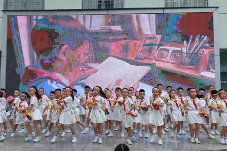 书香螺岭，逐梦未来——深圳市螺岭外国语实验学校开展升旗课程展示活动
