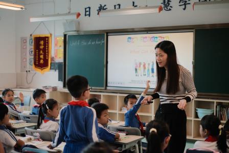 精准指导促教研，专家引领共成长 ——罗湖区“百人听千课”教研活动走进华丽小学