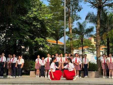 怡景小学学子《大中国》热情歌舞，深情献礼祖国75周年华诞
