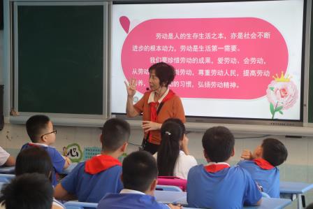 行走的思政课之听长辈讲过去的故事——退休校长张惠坤深情讲述灯芯球的匠心与求学之路