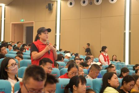 名师引领读写 家校共育未来 ——深圳市桂园教育集团名师大讲堂读书月开讲