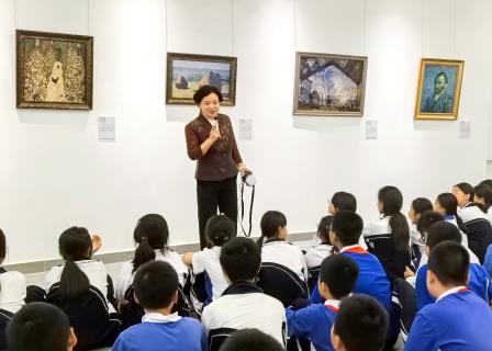 校园里的美术馆，开展啦！——深圳北理莫斯科大学附属布心中学举办“问道以美· 古今中西”主题展览