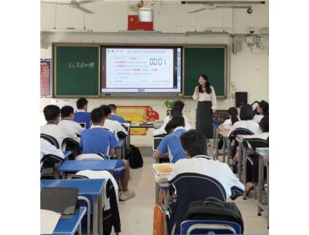  专家启智引新程，深耕把脉促成长 ——罗湖区教科院“百人听千课”活动走进滨河实验中学