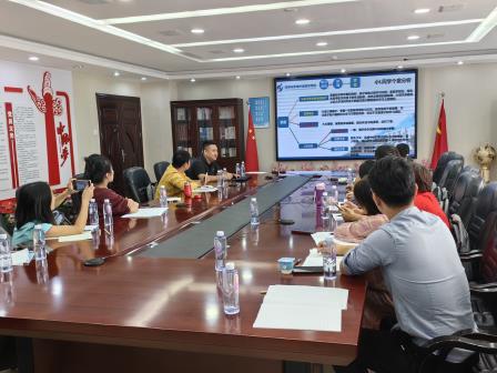 教育桥梁深赣连，智慧碰撞话发展 ——江西丰城市名班主任培养对象来罗外初中交流