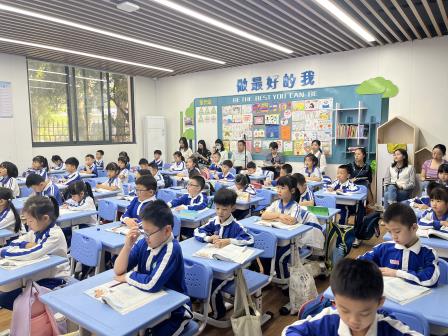且研且深 且研且行 ——罗湖区教科院“百人听千课”活动走进泰宁小学