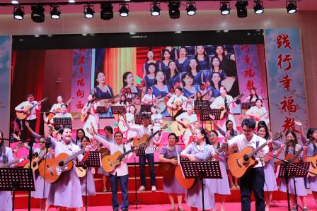 致敬芳华 感恩有您 ——向西小学举办退休教师荣休欢送会